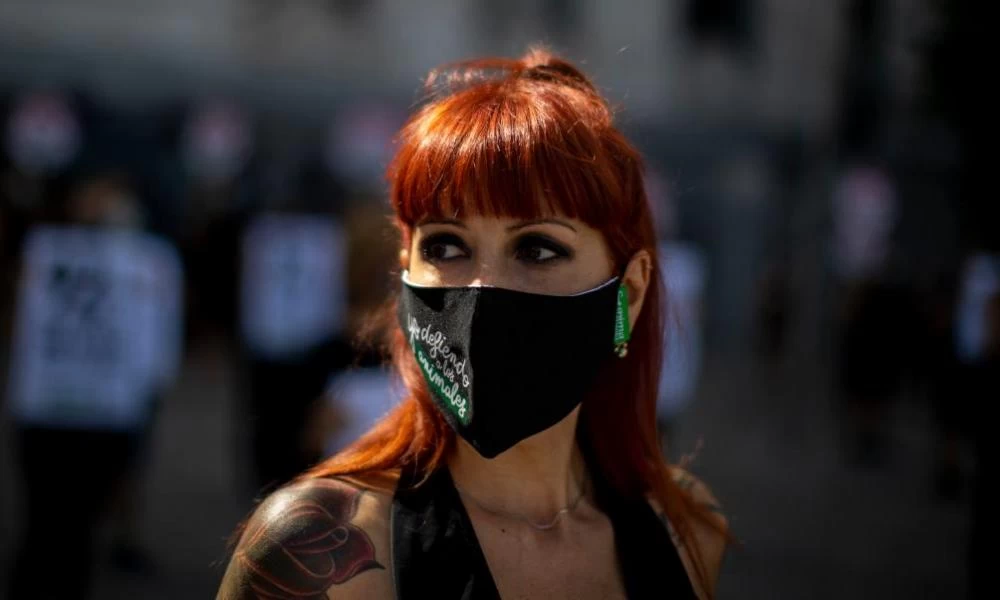 Κορονοϊός: Αυτά είναι τα οκτώ συμπτώματα που πρέπει να προσέξετε